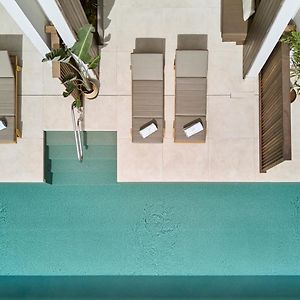 Suite Junior con Vistas a la Piscina