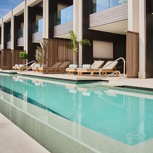 Suite Junior con Vistas a la Piscina
